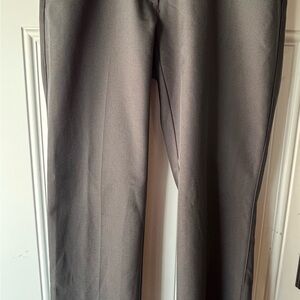 Chic Gray Pantsuit with Modern Elegance